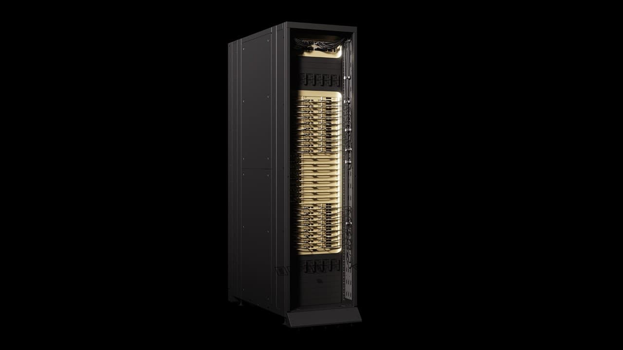 NVIDIA Vera Rubin NVL72 官方機櫃產品照
